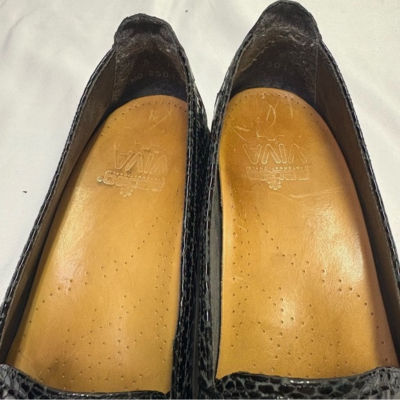 Stuart Weiztman Women’s 8 Black Snakeskin Patent Leather Embossed Loafers Croc - Picture 6 of 11